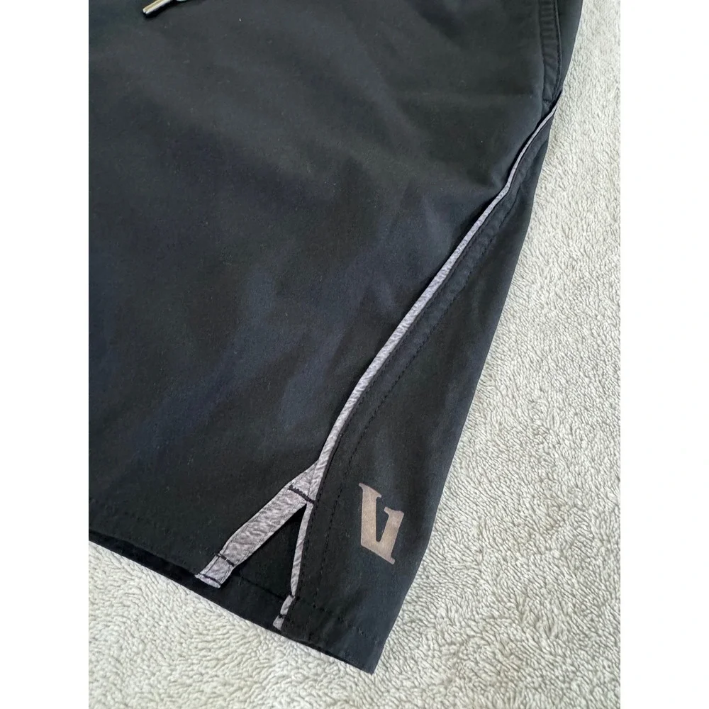 Vuori Kore Shorts Mens Small Black Grey Athletic Training Lined Gym Workout 7.5